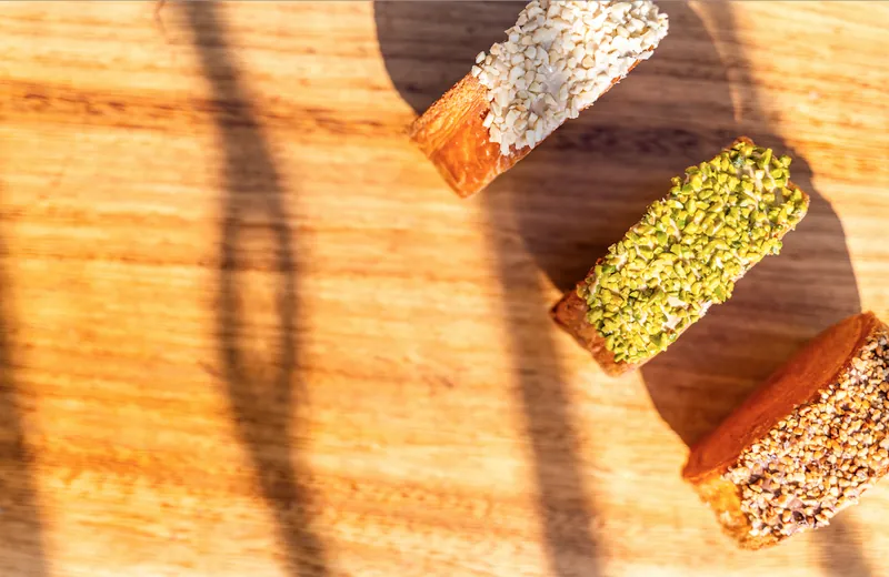 Feuilletés aux amandes, à la pistache et aux noisettes, au soleil